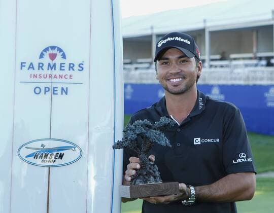 February 8, 2015: Jason Day stands with the trophy and surfboard on the 18th green on the Torrey Pines Golf Course during the final round of the Farmers Insurance Open in San Diego, Ca. GOLF: FEB 08 PGA Golf Herren - Farmers Insurance Open - Final Round Icon1502081400 EDITORIAL USE ONLY
