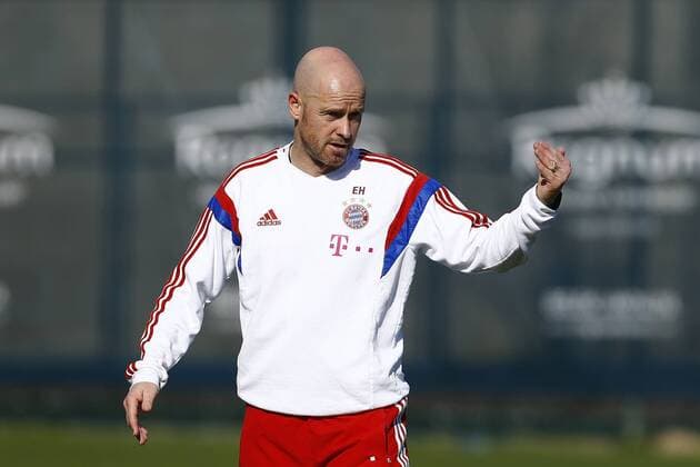 18.01.2015, Hotel Regnum Carya, Belek, Tuerkei, Mannschaftstraining vom Bayern Muenchen II, im Bild Erik ten Hag (Trainer, Bayern München II, li.) gibt Anweisungen Trainingslager Bayern Muenchen II in Belek 2015