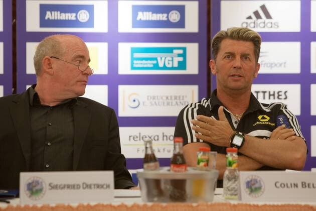 Frauenfußball. Pressekonferenz, Pressetalk des 1. FFC Frankfurt am Donnerstag (12.02.2015) im Frankfurter relexa-Hotel. Von links: Manager Siegfried Dietrich (1. FFC Frankfurt), Cheftrainer Colin Bell (1. FFC Frankfurt).