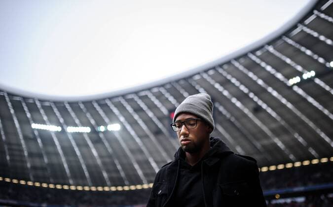 14. Februar 2015: Muenchen, Allianz Arena: Fussball 1. Bundesliga, 21. Spieltag: FC Bayern Muenchen - Hamburger SV: Muenchens Jerome Boateng nachdenklich.