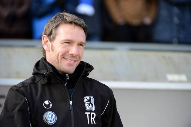 15.02.2015 Darmstadt, Merck-Stadion am Böllenfalltor 2. Bundesliga Saison 2014 2015 SV Darmstadt 98 (Lilien) - TSV 1860 München (Löwen) Trainer Markus von Ahlen (1860) lächelnd Foto: A2 Hartenfelser
