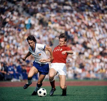Olympische Spiele 1972 in München: Jürgen Sparwasser (DDR, li.) im Spiel gegen die UdSSR