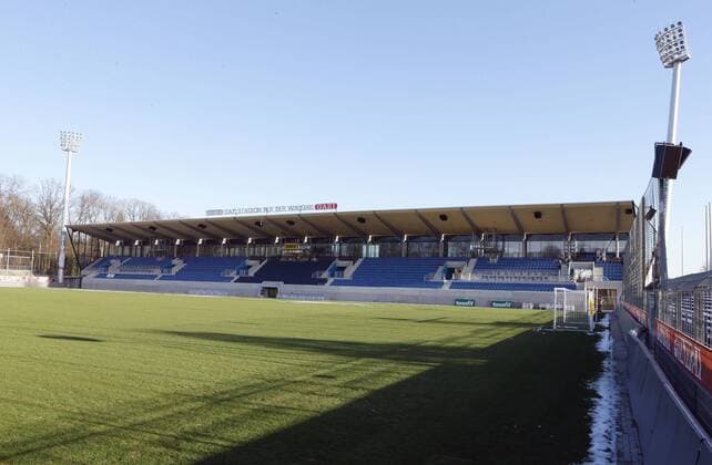 Fußball, Stadiongeschichte Stuttgarter Kickers Stuttgart , Gazi Stadion auf der Waldau nach dem Umbau , neue Haupttribüne