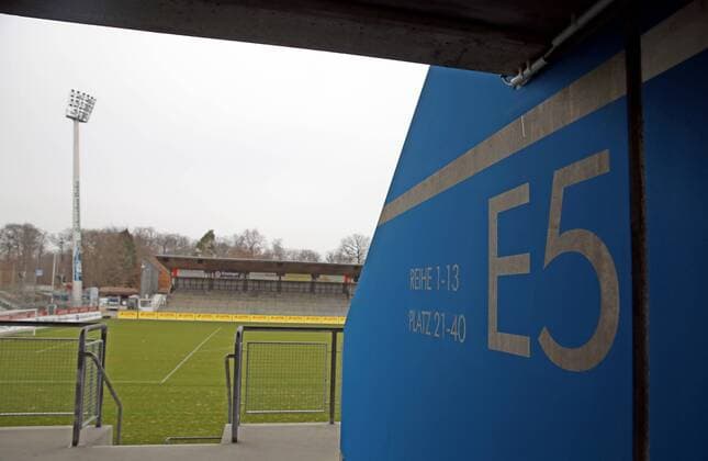 Fußball, Stadiongeschichte Stuttgarter Kickers Stuttgarter Kickers Deutschland, Stuttgart, 18.02.2015, Fussball, 3. Liga, Saison 2014 2015; Stuttgarter Kickers, Training und Pressebegehung im umgebauten GAZi Stadion auf der Waldau mit Neuer Haupttribüne: Aufgang neue Haupttribüne.
