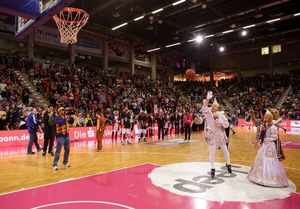 Karneval im Telekom Dome vor dem Spiel Telekom Baskets Bonn vs. BG Göttingen , hier: Prinz Jürgen I. , Hauptrunde 22.. Spieltag