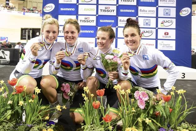 Siegerehrung Team Australien : Annette Edmondson - Ashlee Ankudinoff - Amy Cure - Melissa Hoskins (aus) - Damen Verfolgung Goldmedaille CYCLISME : Bahnrad WM - Paris - 19 02 2015 JBAutissierx 