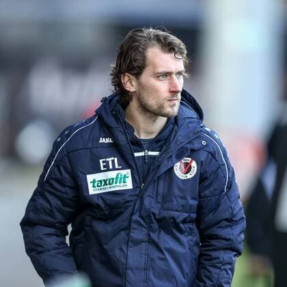 v.li.: Tomasz Kaczmarek (Trainer, Viktoria Köln), Einzelbild, Portrait, Porträt , FC Viktoria Köln (blau) - SC Verl (weiss), xbhx