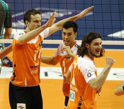 Tomas Kmet, Kawika Shoji, Francesco De Marchi Freude Emotion jubelnd Jubel Volleyball Bundesliga Herren Saison 2014 2015 21.02.2015 BR Volleys Berlin vs. SWD Powervolleys Düren