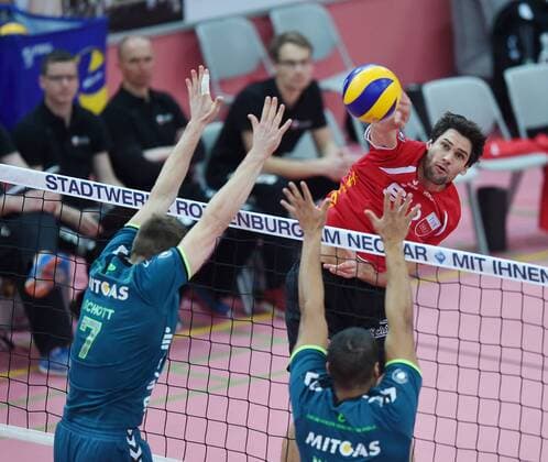 Volleyball 1. Bundesliga 2014 2015 TV Rottenburg - CV Mitteldeutschland 21.02.2015 Oliver Staab (hinten, TV Rottenburg) 