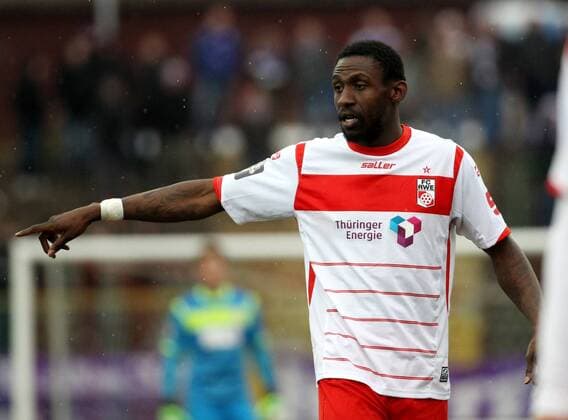GER, 3.Liga, FC Rot Weiss Erfurt vs VFL Osnabrück 21.02.15, Erfurt, Steigerwaldstadion, GER, 3.Liga, Saison 2014 2015, 26.Spieltag, FC Rot Weiss Erfurt vs VFL Osnabrück im Bild Steve Gohouri (Erfurt) gibt Anweisungen