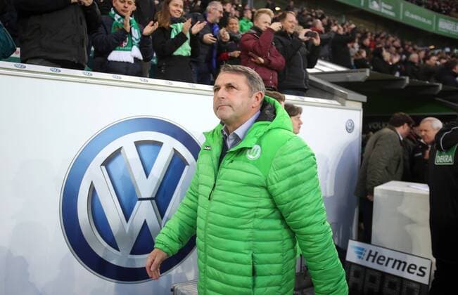 Klaus Allofs (Manager Wolfsburg), betritt das Stadioinnere VfL Wolfsburg - Hertha BSC Berlin 1. Bundesliga 2014 2015, DFL, Fußball, Fussball, soccer, Herren, men, Deutschland, Germany, Ergebnis 2:1 Wolfsburg, 22.2.2015