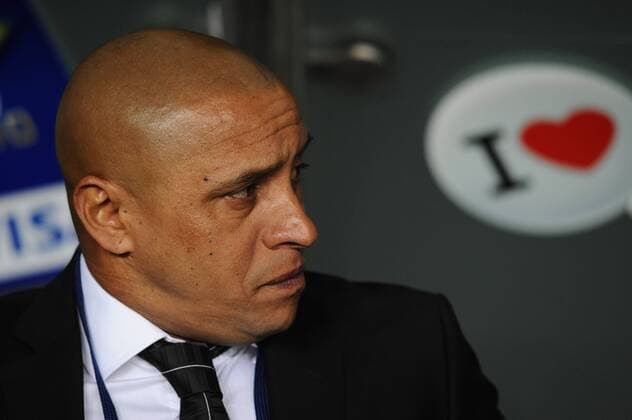 Turkey sportoto super league match between Fenerbahce and Akhisar Belediye at Sukru Saracoglu Stadium in Istanbul on February 23, 2015. Score: Fenerbahce 1 - Akhisar Belediye 2 Pictured: Coach Roberto Carlos Akhisar Belediye. 