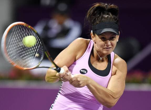 (150224) -- DOHA, Feb. 23, 2015 -- Casey Dellacqua of Australia returns the ball during the first round match against VenusWilliams of the United States in the WTA Tennis Damen Qatar Open tennis tournament in Doha, Qatar, Feb. 23, 2015. Casey Dellacqua lost 1-2. ) (SP)QATAR-DOHA-TENNIS-WTA ChenxShaojin 