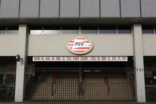 Das Philips-Stadion ( auch PSV-Stadion ) ist ein Fußballstadion in der niederländischen Stadt Eindhoven, Provinz Nordbrabant. Es ist die Heimspielstätte der PSV Eindhoven und hat mehr als 35.000 Plätze. PSV Stadion Eindhoven