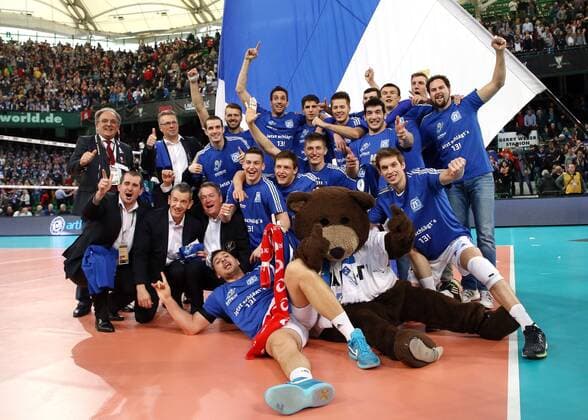 Halle Westfalen Volleyball DVV-Pokalfinale SVG Lüneburg vs. VfB Friedrichshafen, der VfB Friedrichshafen gewinnt den DVV-Pokal