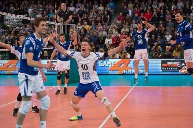 01.03.2015, Gerry-Weber-Stadion, Halle Westfalen Volleyball, DVV-Pokal Finale, SVG Lüneburg Lueneburg vs. VfB Friedrichshafen Jubel Maarten van Garderen ( 4 Friedrichshafen), Jenia Grebennikov ( 10 Friedrichshafen) nach Matchball Sieg