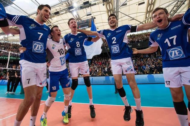 01.03.2015, Gerry-Weber-Stadion, Halle Westfalen Volleyball, DVV-Pokal Finale, SVG Lüneburg Lueneburg vs. VfB Friedrichshafen Jubel Nicholas Vogel ( 7 Friedrichshafen), Jenia Grebennikov ( 10 Friedrichshafen), Maximilliano Gauna ( 2 Friedrichshafen), Jan Zimmermann ( 17 Friedrichshafen) nach Matchball Sieg