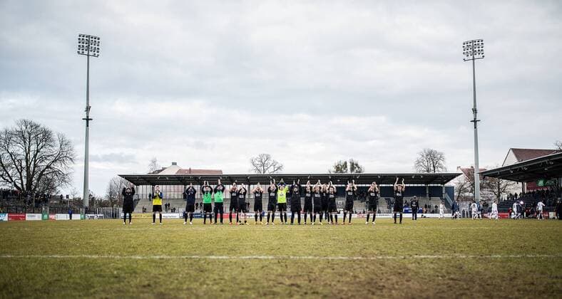 Berlin, Deutschland, 01.03.2015: Fußball NOFV Regionalliga Nordost Saison 2014 2015 - SV Babelsberg 03 - 1. FC Magdeburg. Schlussjubel Magdeburg im Karl-Liebknecht-Stadion