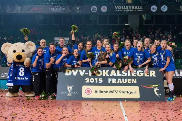 01.03.2015, Gerry-Weber-Stadion, Halle Westfalen Volleyball, DVV-Pokal Finale, Siegerehrung Pokalsieger 2015: Allianz MTV Stuttgart