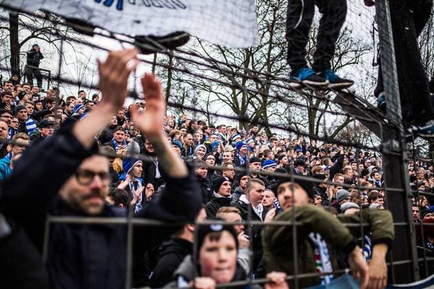 Berlin, Deutschland, 01.03.2015: Fußball NOFV Regionalliga Nordost Saison 2014 2015 - SV Babelsberg 03 - 1. FC Magdeburg. Fans von Magdeburg jubeln nach dem Sieg im Karl-Liebknecht-Stadion