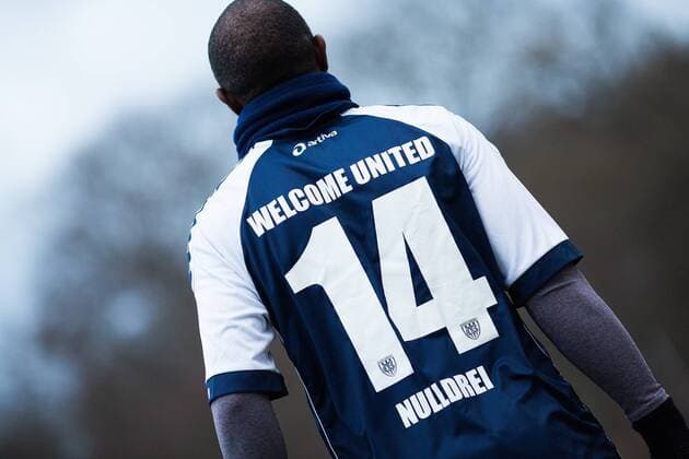 Berlin, Deutschland, 01.03.2015: Fußball Freundschaftsspiel - Welcome United 03 - Autoren-Nationalmannschaft.
