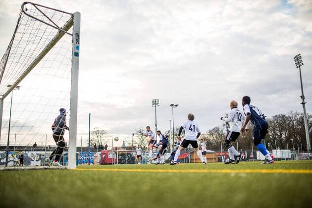 Berlin, Deutschland, 01.03.2015: Fußball Freundschaftsspiel - Welcome United 03 - Autoren-Nationalmannschaft.