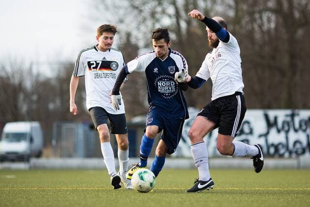 Berlin, Deutschland, 01.03.2015: Fußball Freundschaftsspiel - Welcome United 03 - Autoren-Nationalmannschaft.