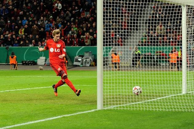Stefan Kiessling ( Bayer 04 Leverkusen ) trifft zum 2 : 0 03.03.2015 --- Fussball --- DFB Pokal --- Bayer 04 Leverkusen vs 1 FC Kaiserslautern EP_ttl