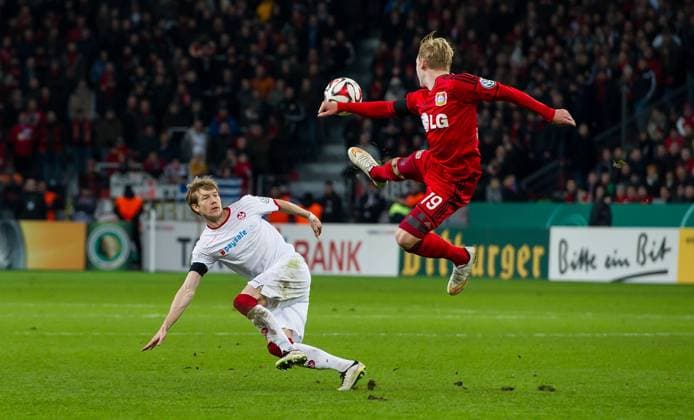 Dienstag 03.03.2015, DFB Pokal, Pokal, Achtelfinale, Saison 2014 2015, Bayer 04 Leverkusen - 1. FC Kaiserslautern, Lautern 2:0 n.V., Zweikampf, duel, Michael SCHULZE (Lautern), Julian BRANDT (Lev) DeFodi01045018506