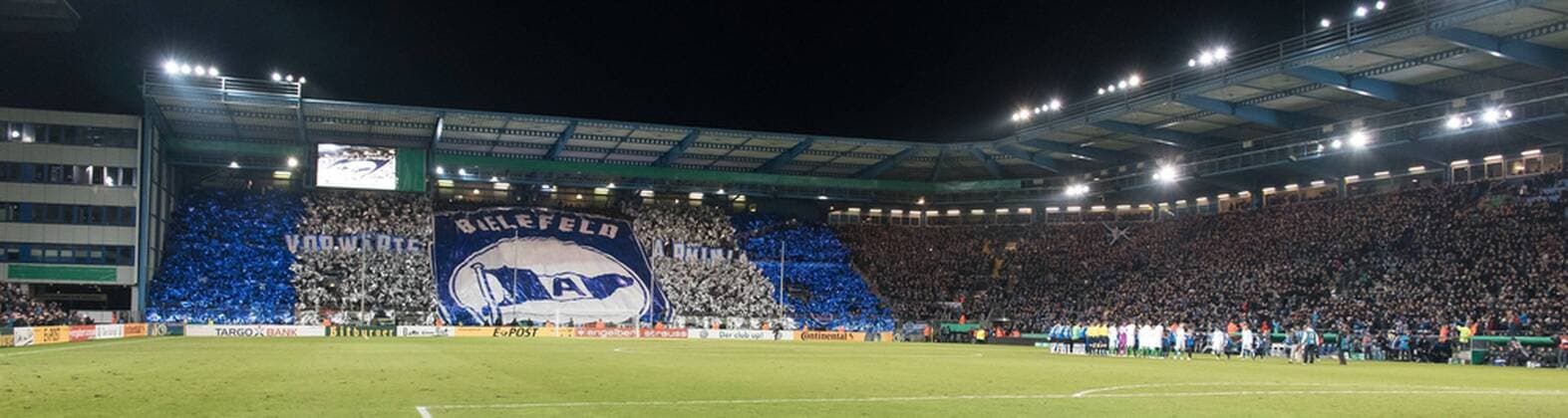 Fußball, Stadiongeschichte Arminia Bielefeld GER, DFB Pokal 14 15, ACHTELFINALE, Arminia Bielefeld vs WerderBremen 04.03.2015, SchücoArena, Bielefeld, GER, DFB Pokal 14 15, ACHTELFINALE, Arminia Bielefeld vs WerderBremen, im Bild Chorographie in Bielefeld nphxKokenge o0 Fanchoreographie Fans