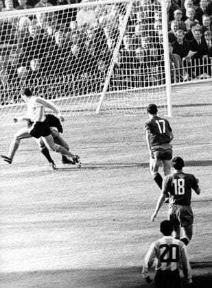 WM 1966, Spielszene aus Argentinien gegen Spanien