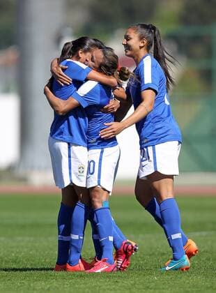 v.li.: Marta Silva (Brasilien) mit Torjubel, celebrate the goal, goal celebration, Jubel über das Tor 0:1 Fussball, Algarve Cup 2015, Schweden - Brasilien, xmrx