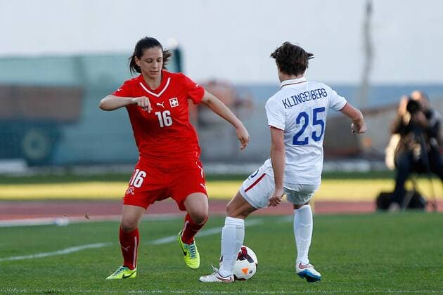 v.li.: Fabienne Humm (Schweiz), Meghan Klingenberg (USA) Fussball, Algarve Cup 2015, USA - Schweiz, xfsx