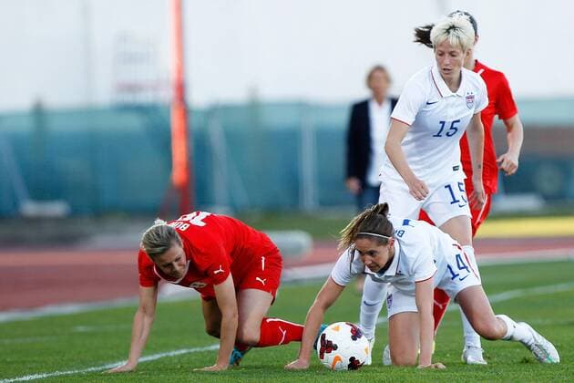 v.li.: Vanessa Bürki (Schweiz), Morgan Brian (USA), Megan Rapinoe (USA) Fussball, Algarve Cup 2015, USA - Schweiz, xfsx