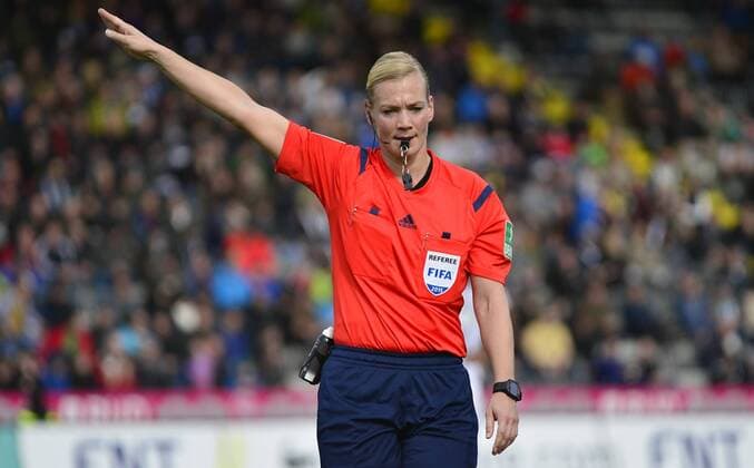 07.03.2015 - Fussball - Saison 2014 2015 - 2. Fussball - Bundesliga - 24. Spieltag: VfR Aalen - SpVgg Greuther Fürth Fuerth - - Bibiana Steinhaus (Schiedsrichter)