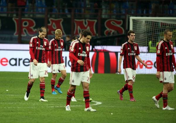 07.03.2015. San Siro stadium, Milan, Italy. Serie A football. AC Milan versus Hellas Verona. Milan s players disappointed at end of the match xPaoloxNuccix  ActionPlus11603364