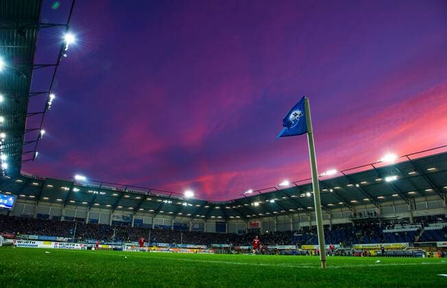 Fußball, Stadiongeschichte SC Paderborn Sonntag 08.03.2015, 1. Bundesliga, Fussballbundesliga, Saison 2014 2015, 24. Spieltag, SC Paderborn 07 , Abendhimmel, Stadion, Benteler Raena DeFodi01045018933