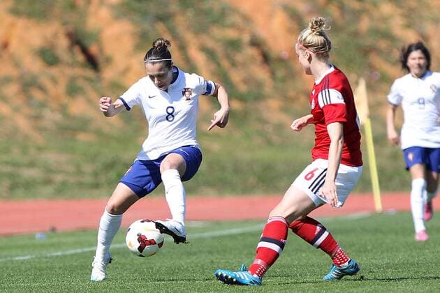 v.li.: Edite (Portugal), Nina Frausing Pedersen (Dänemark) Fussball, Algarve Cup 2015, Portugal - Dänemark, xfsx