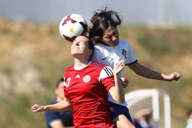 v.li.: Johanna B. Rasmussen (Dänemark) im Zweikampf, Duell, duel, tackle mit Ana Borges (Portugal) Fussball, Algarve Cup 2015, Portugal - Dänemark, xfsx