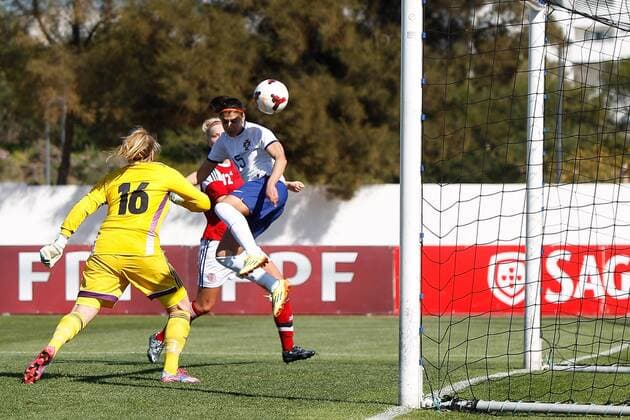 v.li.: Katrine Abel (Dänemark), Carole Costa (Portugal), Julie Tavlo Petersson (Dänemark) Fussball, Algarve Cup 2015, Portugal - Dänemark, xfsx