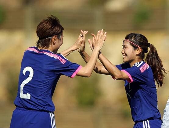 v.li.: Yukari Kinga (Japan) und Nahomi Kawasumi (Japan) mit Torjubel, celebrate the goal, goal celebration, Jubel über das Tor 1:0 Fussball, Algarve Cup 2015, Japan - Frankreich, xmrx