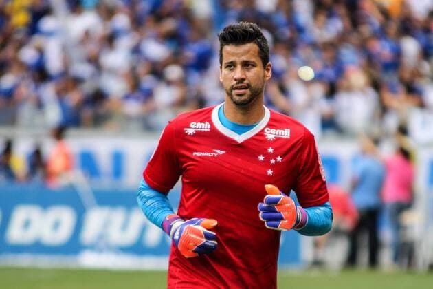 MG BH, MG - 03 08 2015: Cruzeiro vs Atletico Mineiro-MG - Fabio, goalkeeper Cruise, heating during the match between Cruzeiro vs Atletico-MG, valid for the 6th round of the State Championship, held at the Mineirao Stadium in Belo Horizonte.  DuduxMacedo