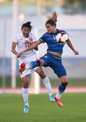 (150310) -- VRS ANTONIO, March 9, 2015 -- Sweden s Hanna Folkesson (R) vies with China s Yang Li during the Algrave Cup football match against China in Vila Real de Santo Antonio on March 9, 2015. Sweden won 3-0. ) (SP)PORTUGAL-VRS ANTONIO-FOOTBALL-SWEDEN VS CHINA ZhangxLiyun 