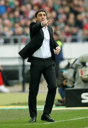 Trainer Tayfun Korkut Einzelbild Aktion Gestik Hannover 96 - FC Bayern Muenchen München Bundesliga DFL 07.03.2015 Fußball Fussball HDI Arena Hannover Herren Saison 2014 2015