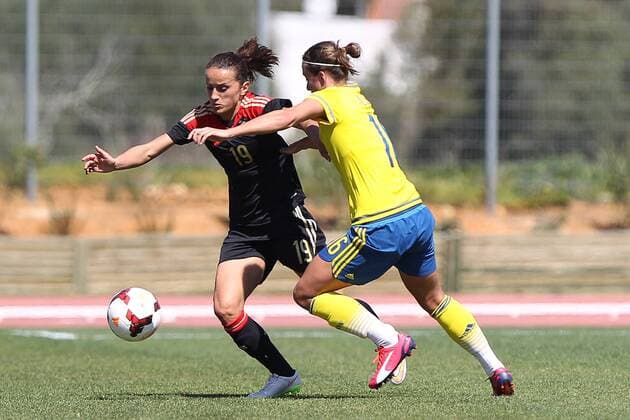 v.li.: Fatmire Alushi (Deutschland) im Zweikampf, Duell, duel, tackle mit Lina Nilsson (Schweden) Fussball, Algarve Cup 2015, Schweden - Deutschland, xfsx