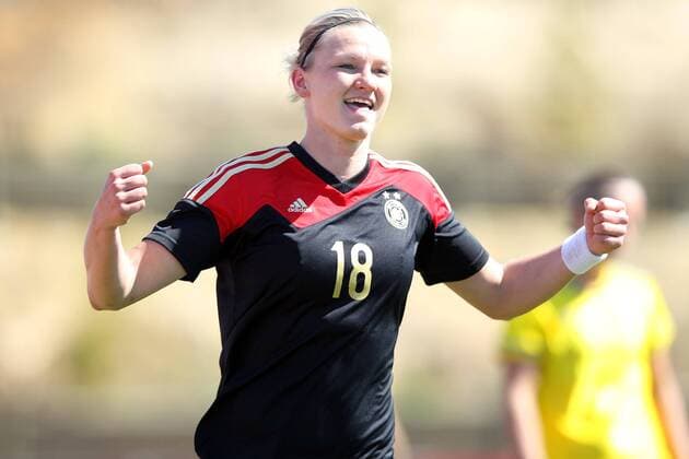 v.li.: Alexandra Popp (Deutschland) mit Torjubel, celebrate the goal, goal celebration, Jubel über das Tor 2:0 Fussball, Algarve Cup 2015, Schweden - Deutschland, xmrx