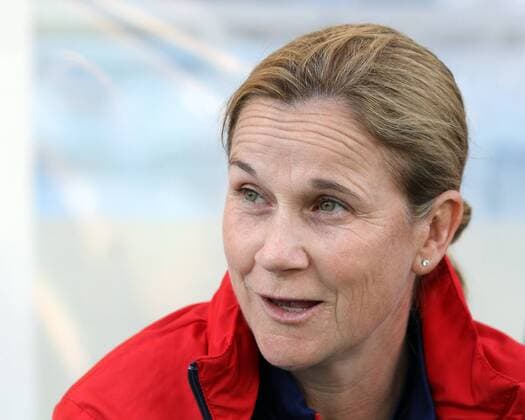 v.li.: Trainerin Jill Ellis (USA) lacht, Lächeln, Freude Fussball, Algarve Cup 2015, USA - Frankreich, xmrx