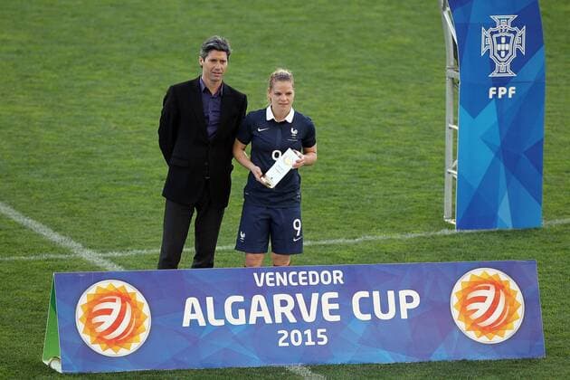 v.li.: Eugenie Le Sommer (Frankreich) beste Spielerin des Turniers, Auszeichnung, Ehrung Fussball, Algarve Cup 2015, USA - Frankreich, xmrx