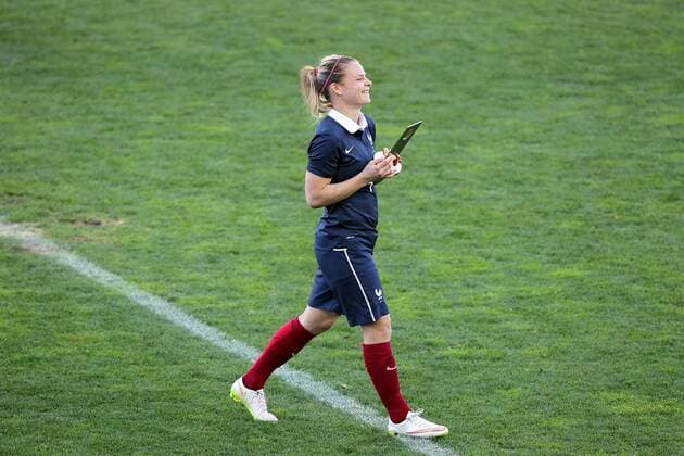 v.li.: Eugenie Le Sommer (Frankreich) beste Spielerin des Turniers, Auszeichnung, Ehrung Fussball, Algarve Cup 2015, USA - Frankreich, xmrx