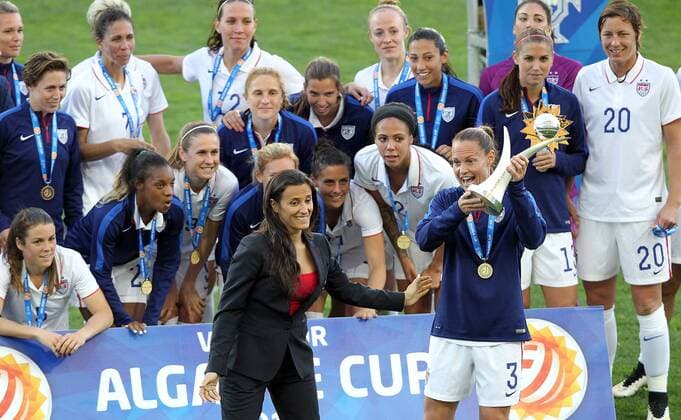 v.li.: Siegerfoto USA, Sieger, Gewinner mit Christie Rampone (USA) Fussball, Algarve Cup 2015, USA - Frankreich, xmrx